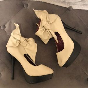 Bow Tie Platform Heels Cream size 6.5